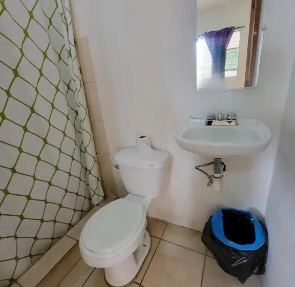 اتاق استاندارد یک نفره, Hostal Familiar Ulua