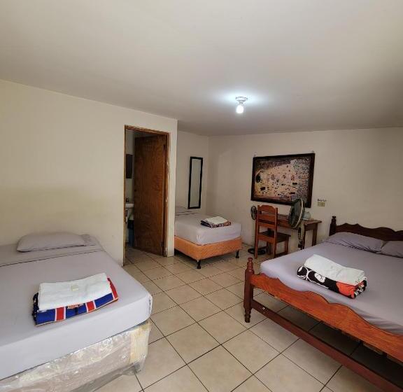 اتاق ساده سه‌ نفره, Hostal Familiar Ulua