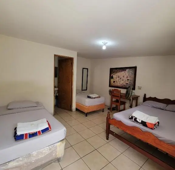 اتاق ساده سه نفره, Hostal Familiar Ulua