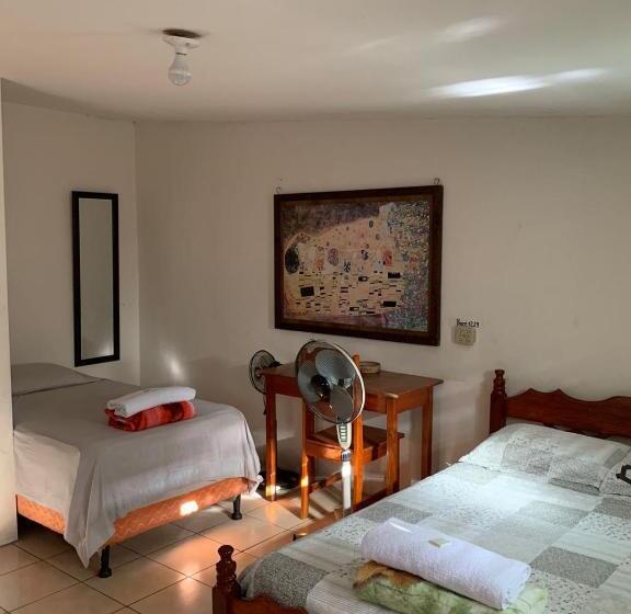 اتاق ساده سه‌ نفره, Hostal Familiar Ulua