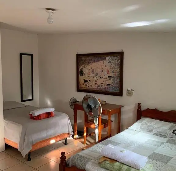 اتاق ساده سه نفره, Hostal Familiar Ulua