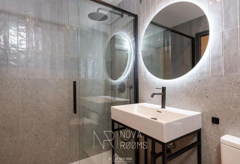 标准单人间共用浴室, Hostal Nova Rooms By Myhousespain