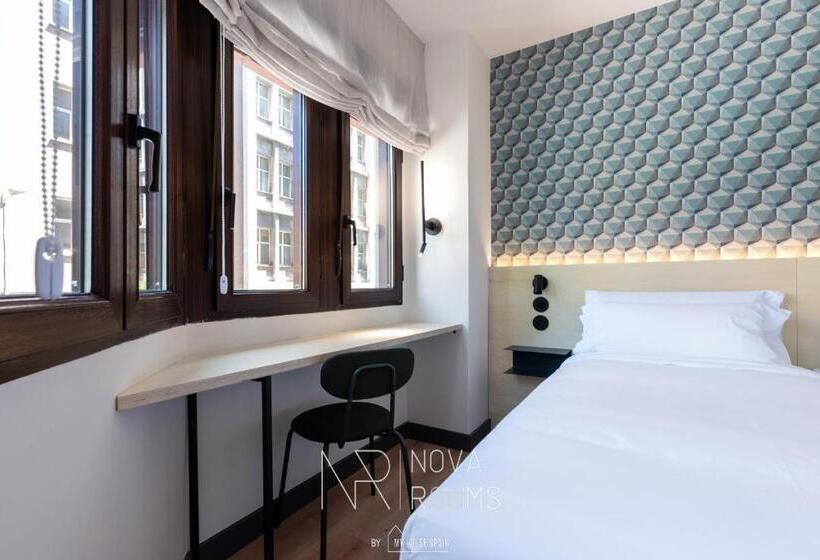 标准单人间共用浴室, Hostal Nova Rooms By Myhousespain