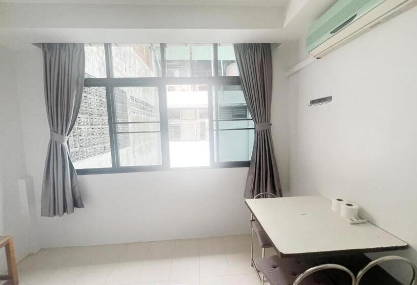 اتاق استاندارد سه نفره, V Reserve At Merry V