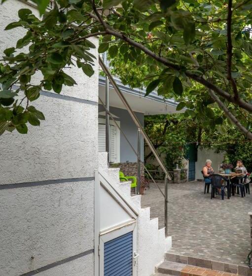 חדר סטנדרט לארבעה, Zana Guesthouse