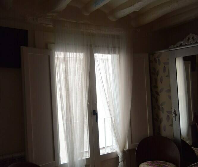 غرفة قياسية مزوَّدة بشُرفة, El Capricho De Alcorisa