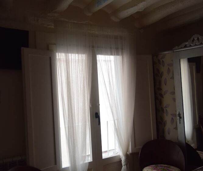 غرفة قياسية مزوَّدة بشُرفة, El Capricho De Alcorisa