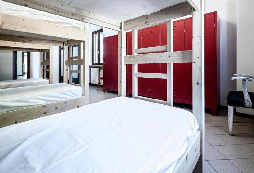 共用房间的床, Cascina La Goliarda