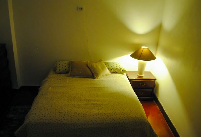 اتاق راحتی, Nomad Hostel