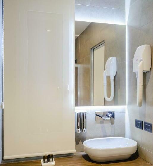 豪华三人间, Albes