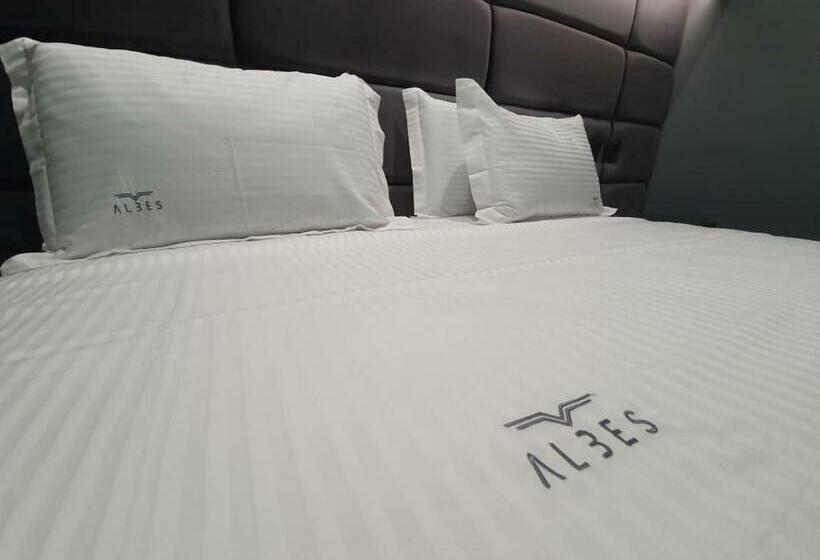 豪华三人间, Albes