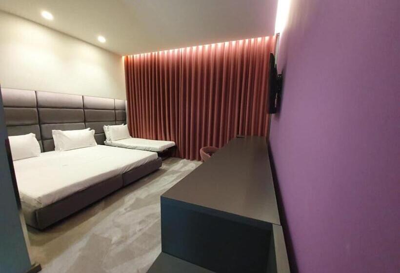 豪华三人间, Albes