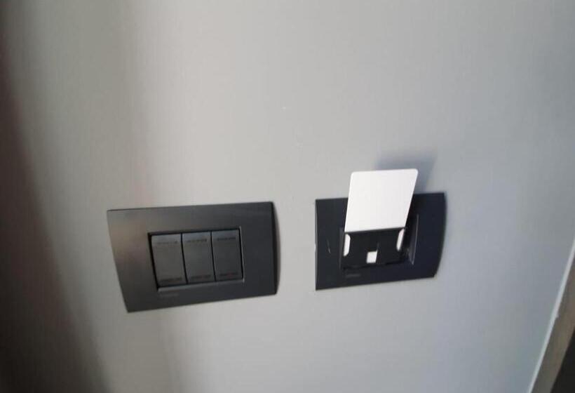 豪华三人间, Albes