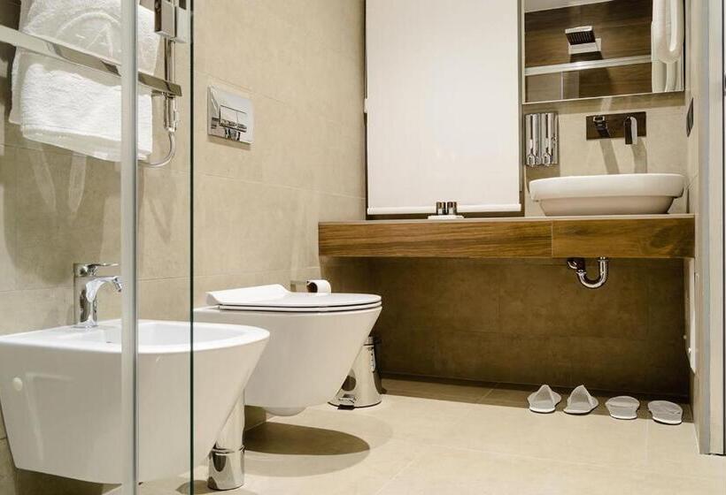 高级大房间, Albes