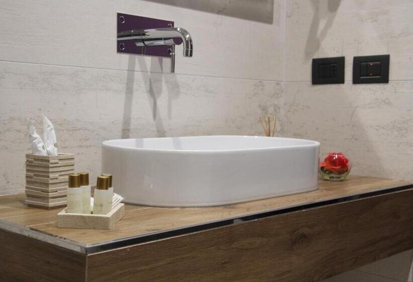 豪华三人间, Albes