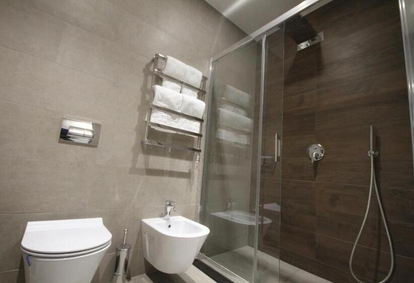 豪华三人间, Albes