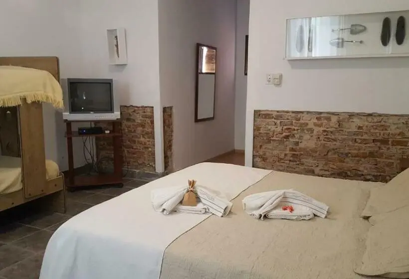 Standard Neljän Hengen Huone, Antigua Fonda Hosteria