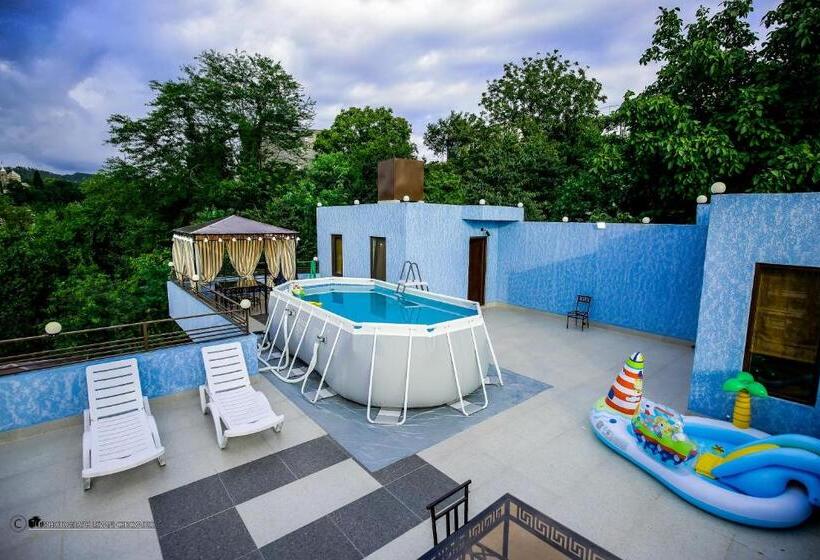 اتاق لوکس, Balcony