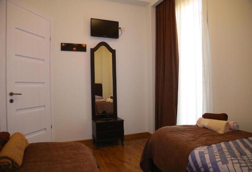 اتاق استاندارد, Balcony