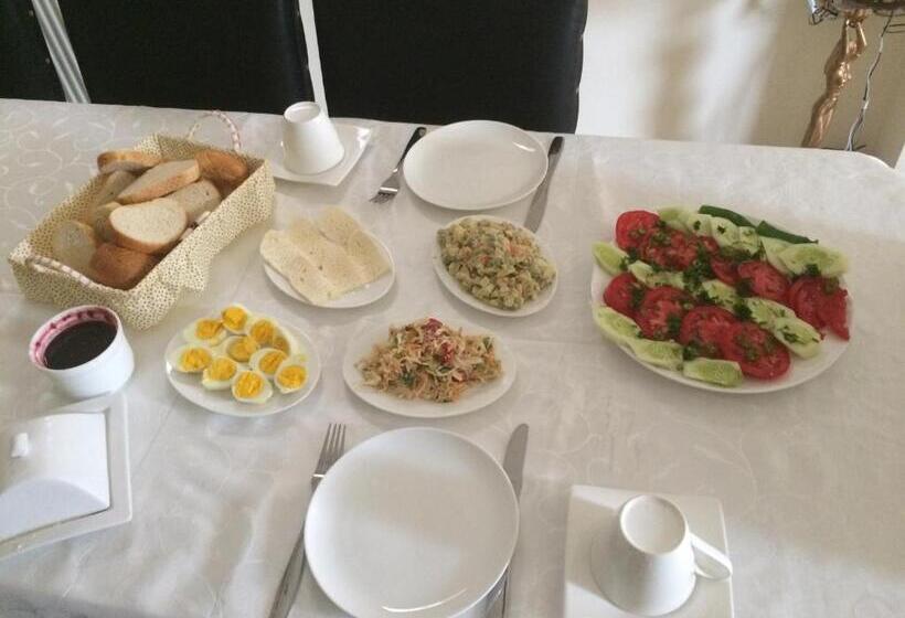 اتاق راحتی سه تخته, Balcony