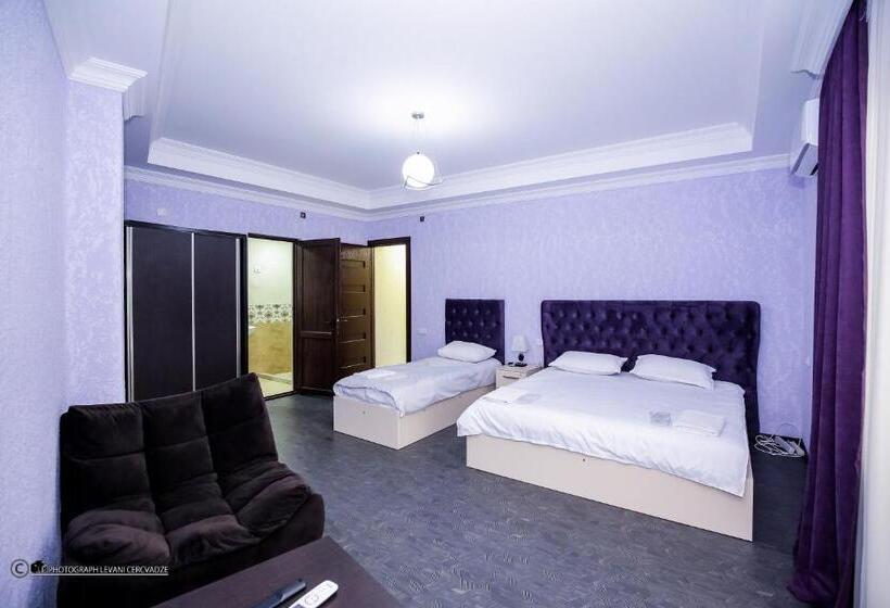 اتاق راحتی سه تخته, Balcony