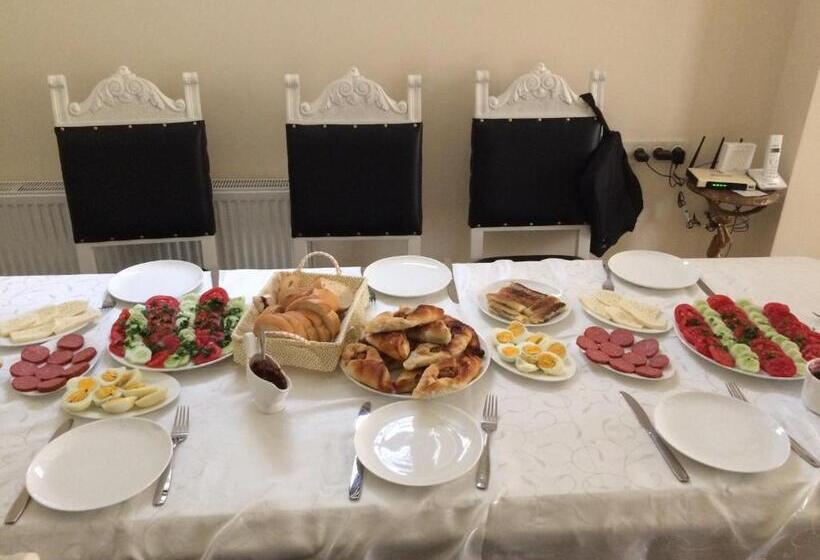 اتاق اکونومی, Balcony