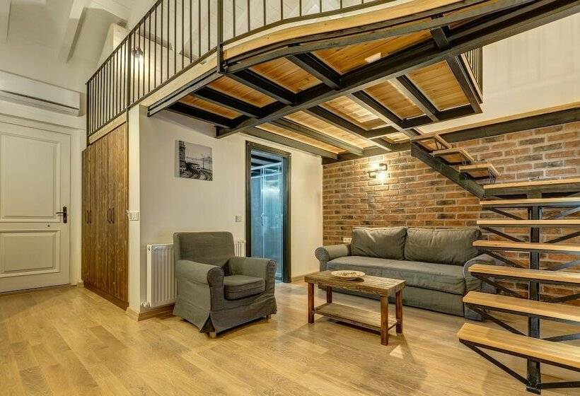 סטודיו משפחתי, Bel Canto Alaçatı