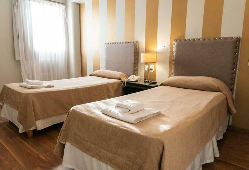 اتاق سوپریور, Embajador