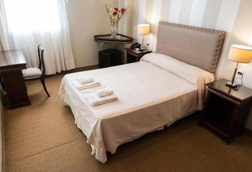 اتاق سوپریور, Embajador