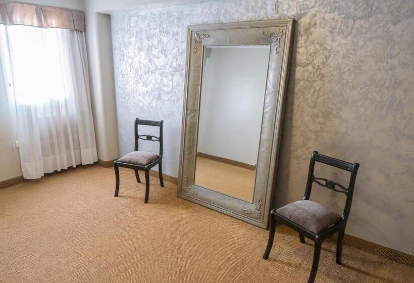 سوییت اجرایی, Embajador