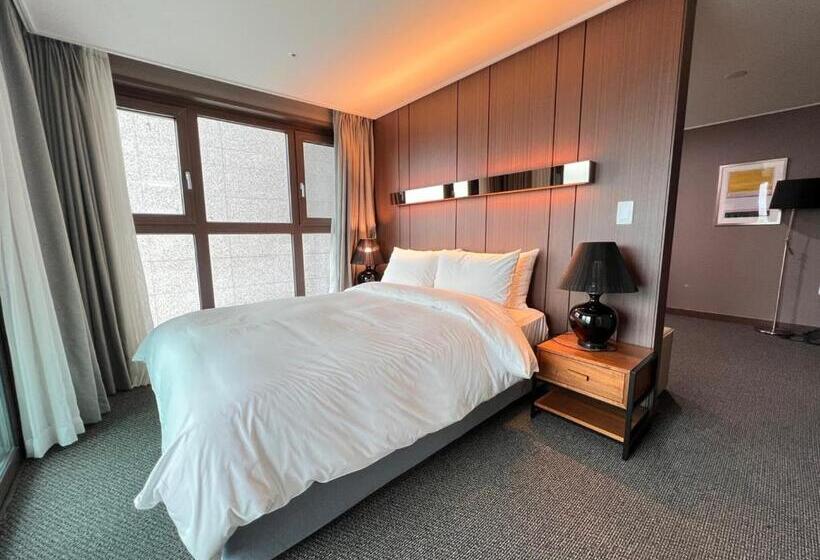 Семейный Номер, Raonstay In Perla