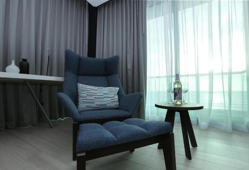 جناح جونيور, Marea Vista