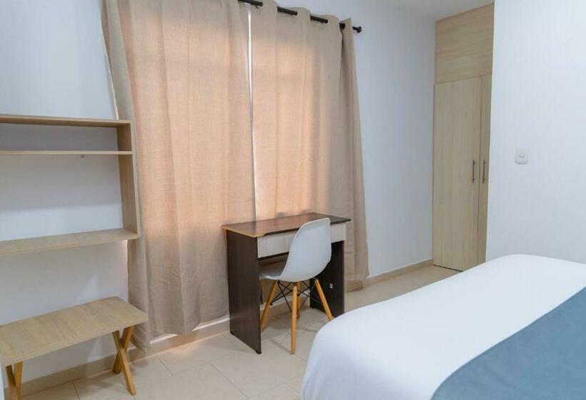 标准间, Plataneras Plaza