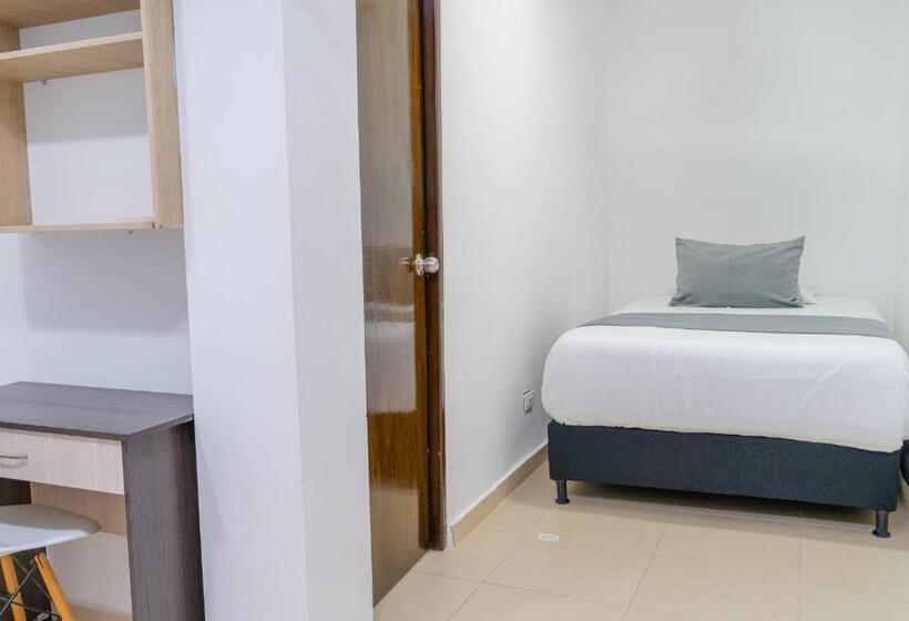 带2个双人床的标准工作室, Plataneras Plaza