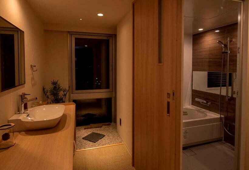 اتاق سوپریور, Uan Kanazawa