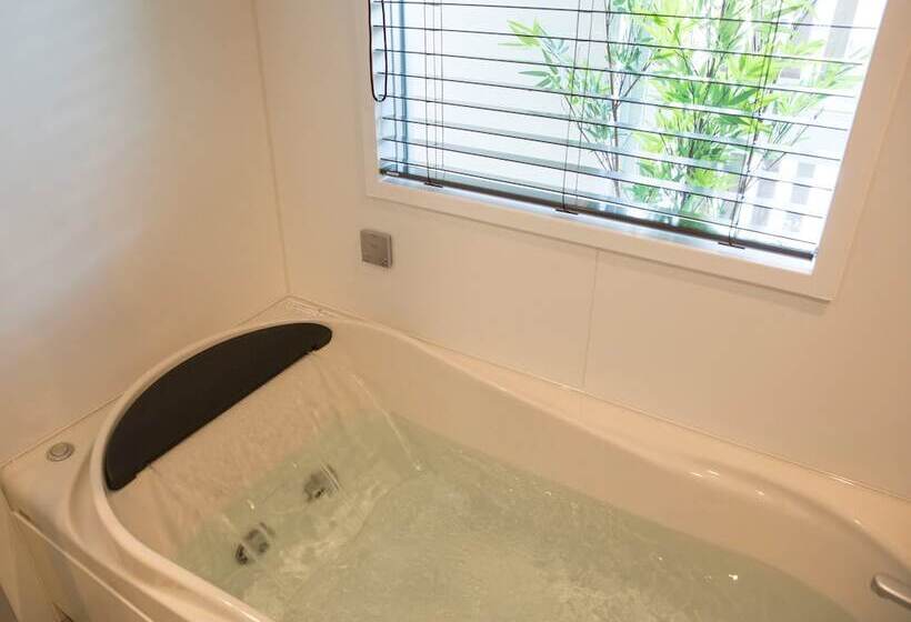 اتاق استاندارد, Uan Kanazawa