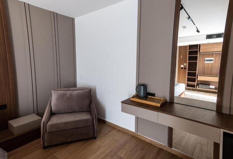 غرفة سوبيريور ثلاثية, Bolt Boutique