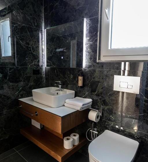 جناح سرير كينج, Bolt Boutique