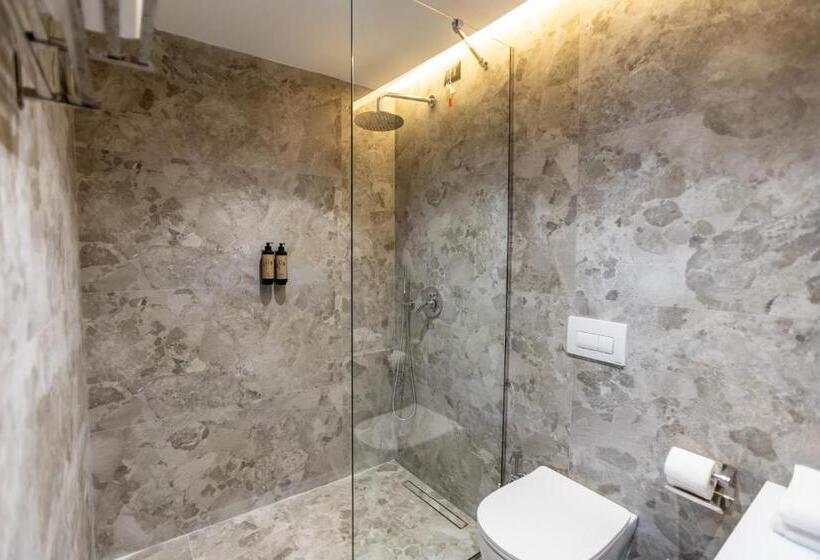 شقة غرفتين نوم مزودة بشُرفة, Bolt Boutique