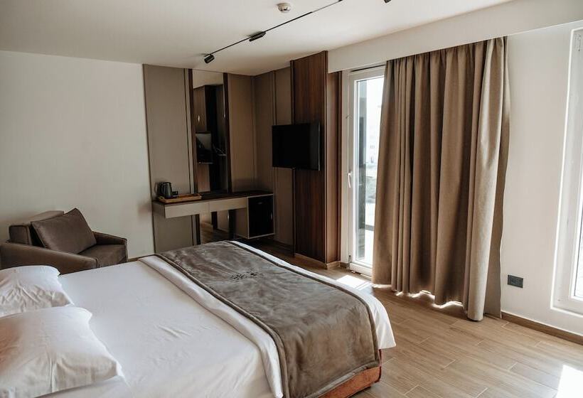 غرفة سوبيريور ثلاثية, Bolt Boutique