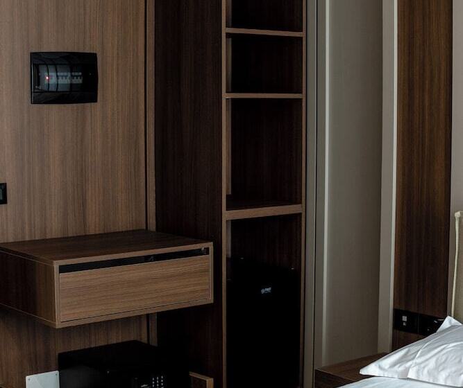 غرفة قياسية, Bolt Boutique