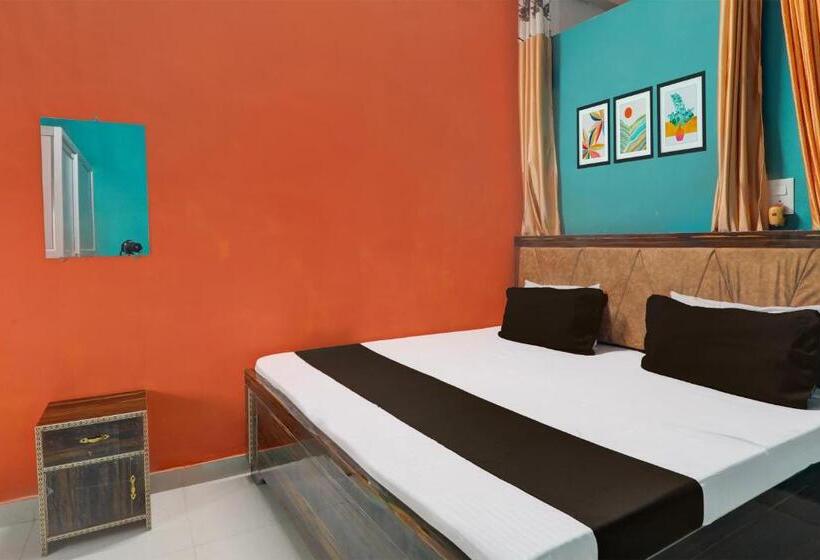 트리플 클래식 룸, Oyo Arya Paradise