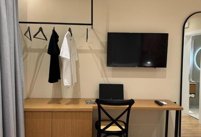 חדר דלוקס עם מרפסת, Serenity Rooms