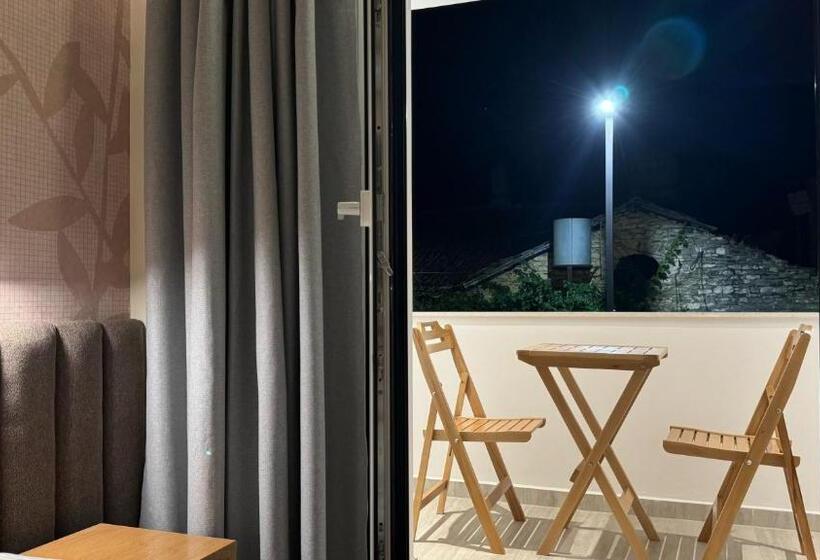 חדר דלוקס עם מרפסת, Serenity Rooms