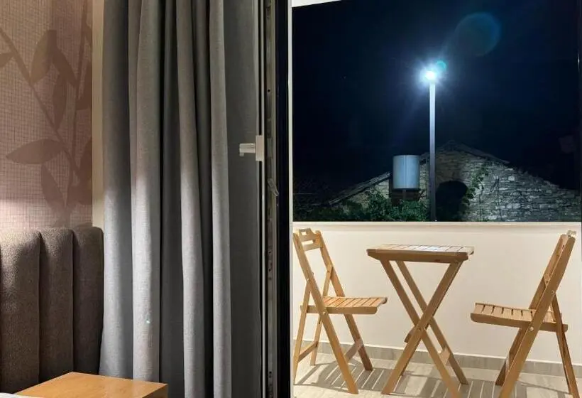 اتاق لوکس با بالکن, Serenity Rooms