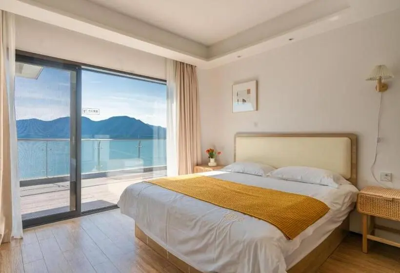 Suite with lake view, Huangshan Taiping Lake Muxin