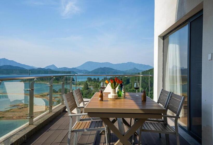 Suite with lake view, Huangshan Taiping Lake Muxin