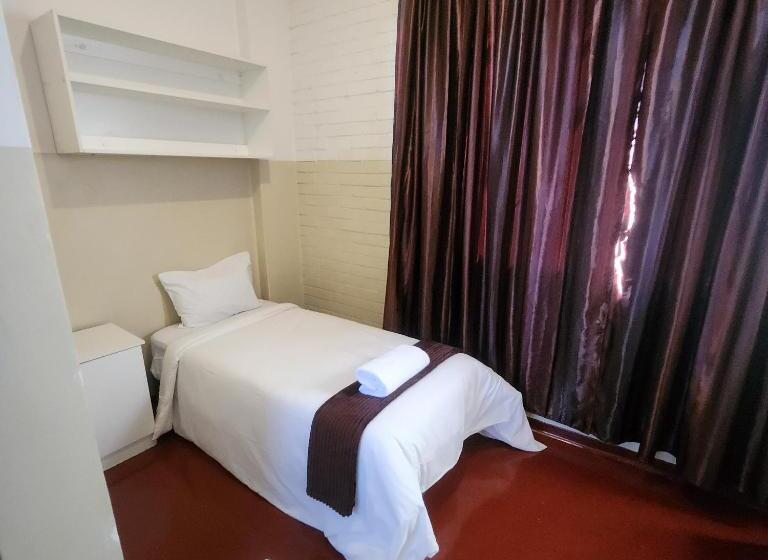 سرير فى غرفة مشتركه, Sunny Lodge