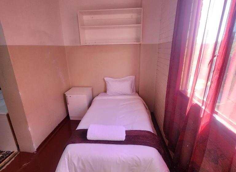 سرير فى غرفة مشتركه, Sunny Lodge