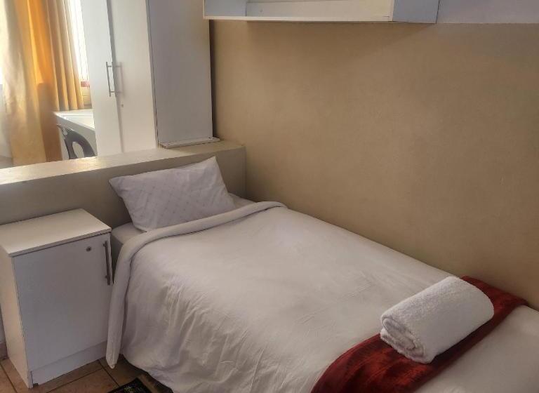 سرير فى غرفة مشتركه, Sunny Lodge